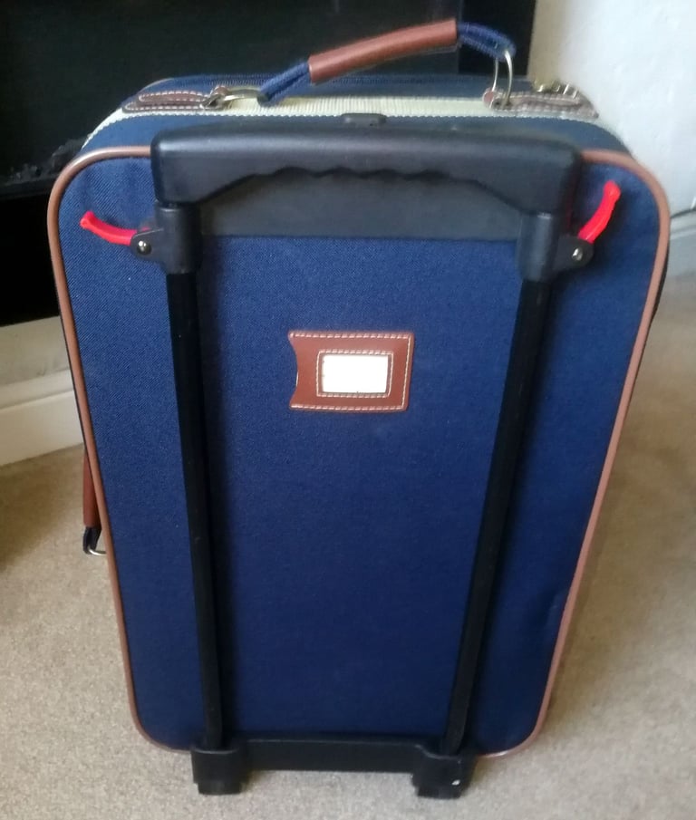 Small Tow ALong Wheeled Suitcase Cabin Luggage 55 x35 x 19 cm