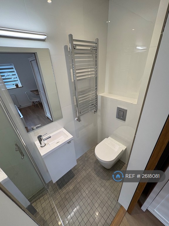 1 bedroom in Lime Grove, Guildford, GU1 (#2618081)