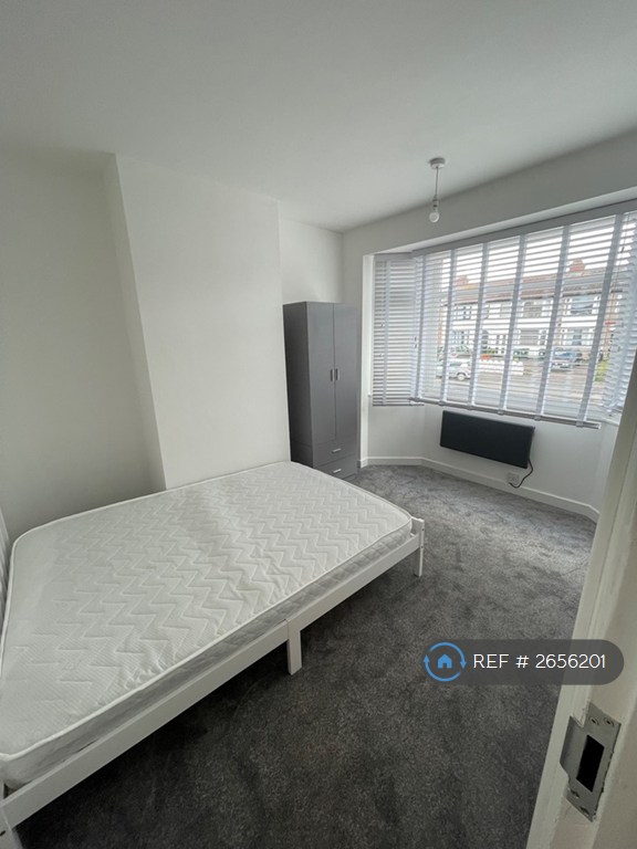 1 bedroom flat in Roland Avenue, Coventry, CV6 (1 bed) (#2656201)