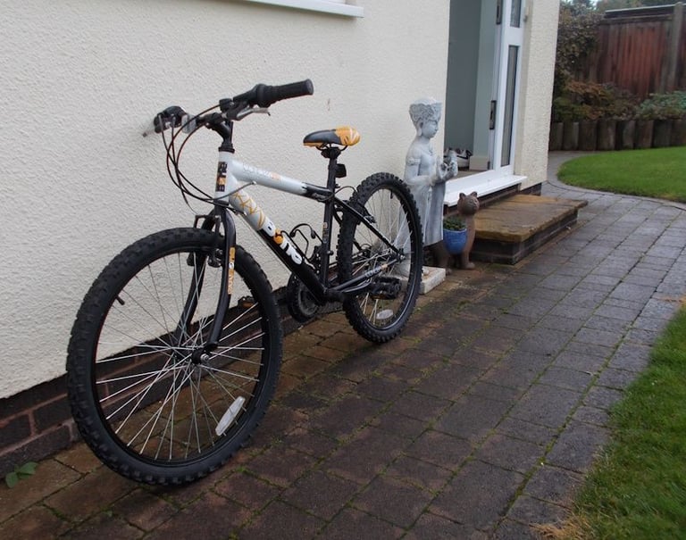 Boys Mountain Bike Serviced 26" Wheel 14" S Frame Little use View Exeter