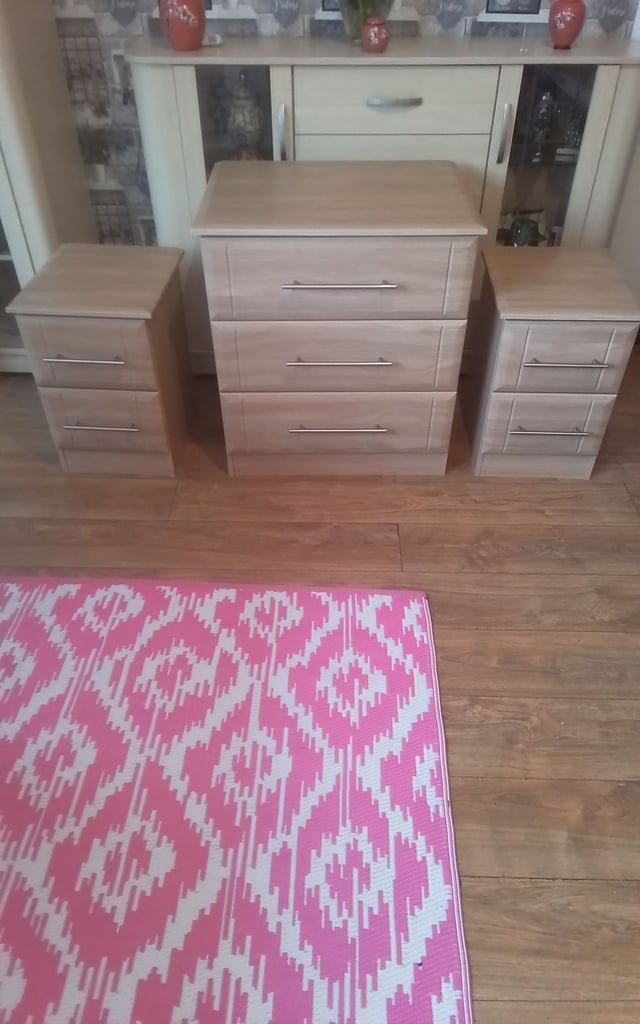 "AS NEW " BEDROOM DRAWERS SET 