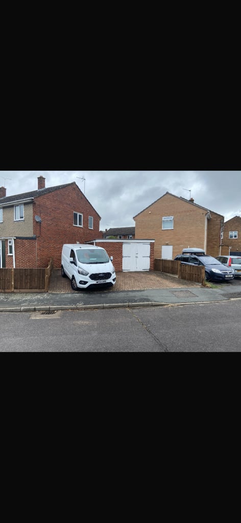 image for 3 bedroom semi detached house garage and conservatory with driveway