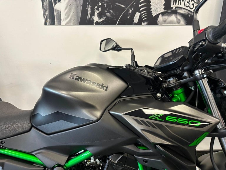 KAWASAKI Z650-1 OWNER-TAIL TIDY-RandG BUNGS-KAWASAKI WARRANTY