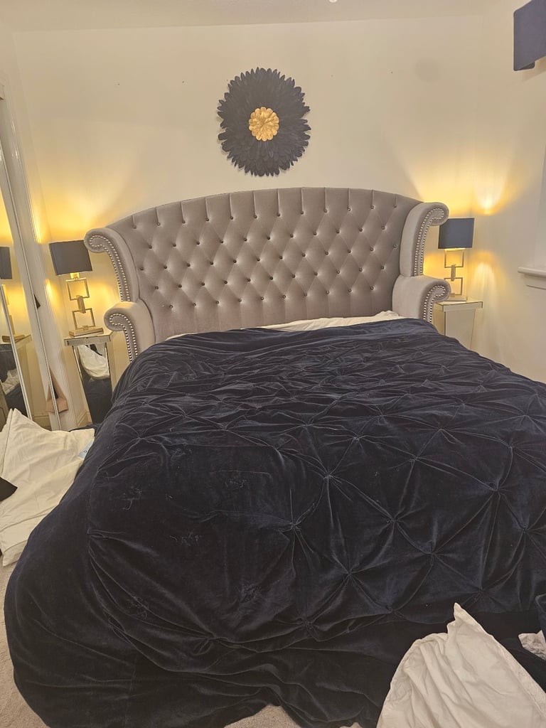 Kingsize bed and 4 drawer set