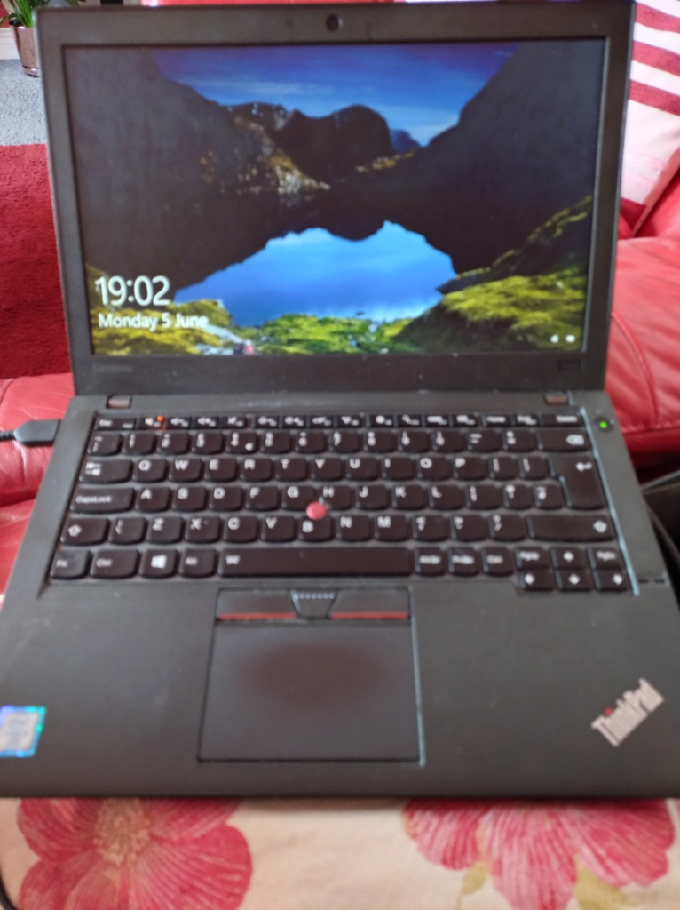 Lenovo ThinkPad X260 with Docking Station