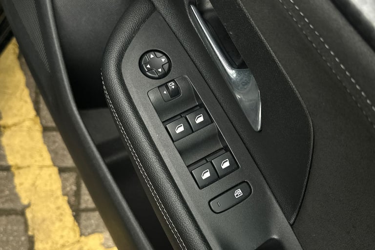  Vauxhall Mokka Electric 50kwh Ultimate Suv 5dr Electric Auto 136 Ps Electric