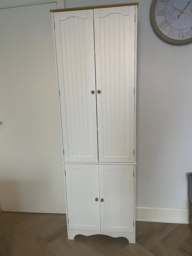 White freestanding kitchen cabinet 