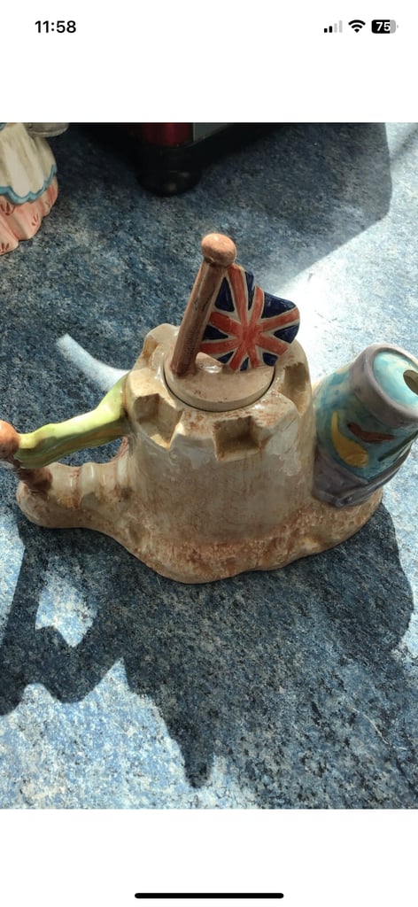 Leonardo Sandcastle Teapot with bucket spout and Union Jack Flag lid Made in Eng