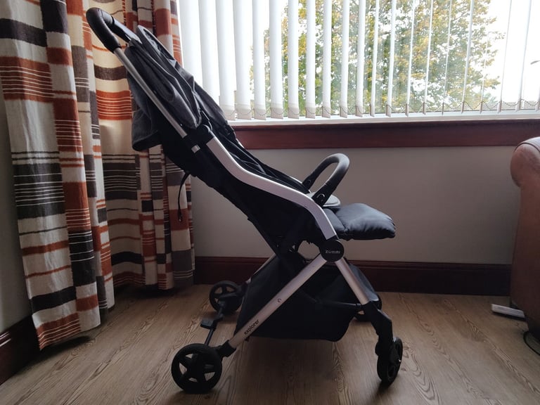 Zummi Explorer compact stroller / buggie