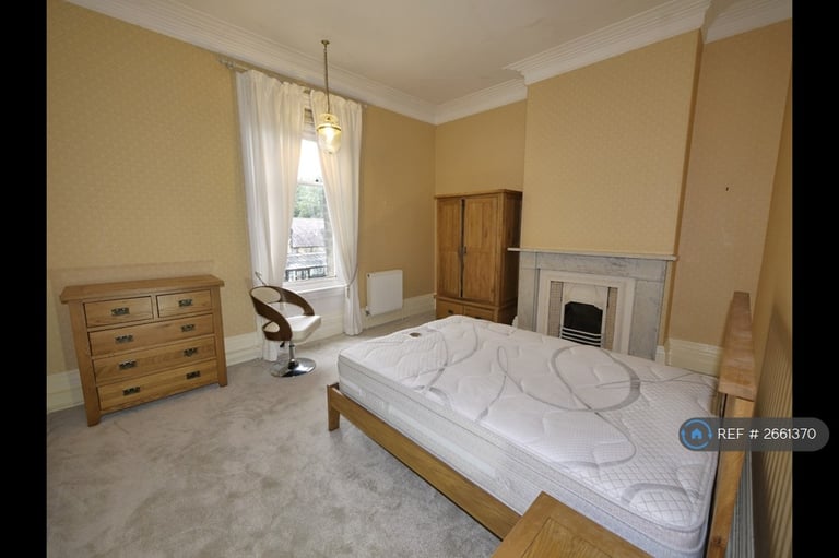 2 bedroom flat in North Hill Road, Leeds, LS6 (2 bed) (#2661370)