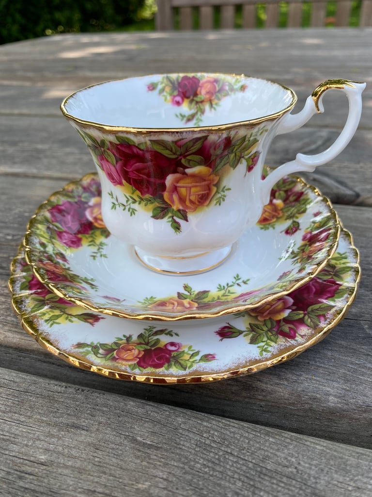 Vintage tea/coffee set - Royal Albert Old Country Roses. Vintage trios