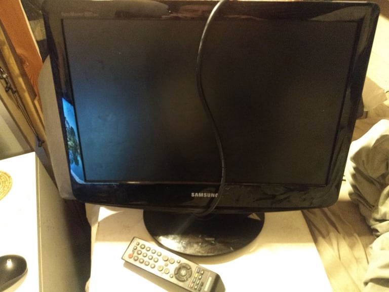 Samsung Syncmaster 20inch HD LCD TV. TV or Monitor. HDMI connection. Remote control