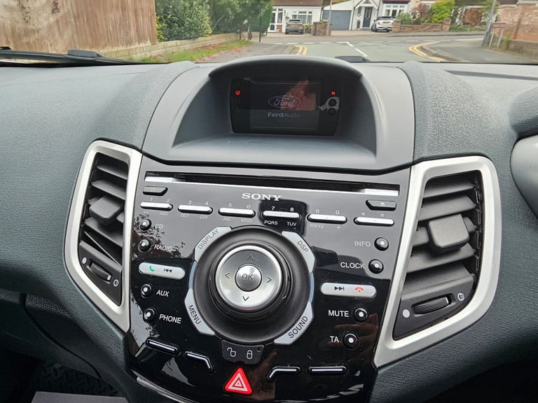 **AUTOMATIC** FORD FIESTA TITANIUM 1.4 AUTOMATIC **ULEZ FREE**