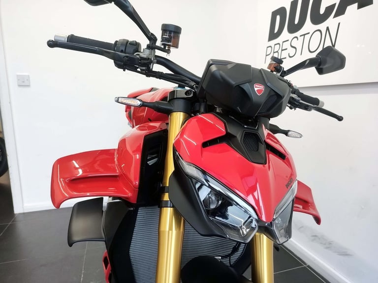 2025 Ducati Streetfighter V4S Ex-Demo Red 1,470 Miles | £325 Dep & £325 pcm