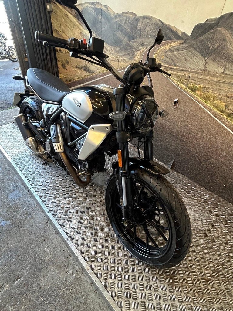 DUCATI SCRAMBLER ICON 800 2023, 8K MILES, EXCELLENT CONDITION, (ATMOTORCYCLES) 