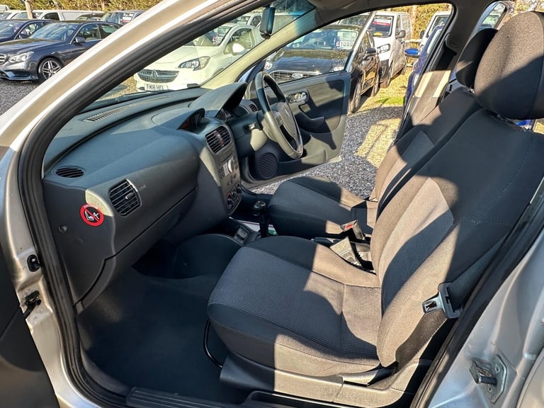 2005 Vauxhall Corsa 1.4i 16v Design 5dr (a/c) HATCHBACK Petrol Automatic
