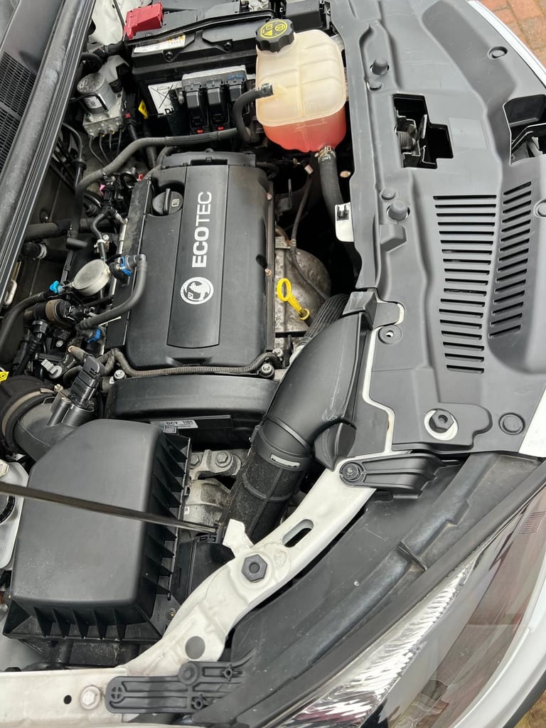 image for IMMACULATE 2016 VAUXHALL MOKKA TECH LINE START/STOP with only 42K Miles 1.6L PETROL Engine
