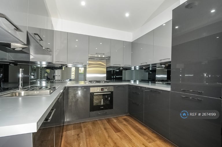 3 bedroom flat in Evering Road, London, E5 (3 bed) (#2674199)