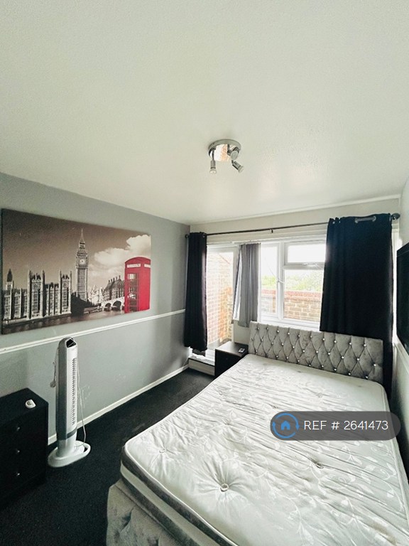 1 bedroom in River Court, Purfleet, RM19 (#2641473)