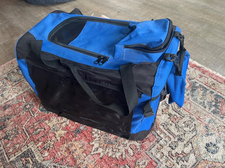 Cat / Puppy / Small Dog Travel Carrier