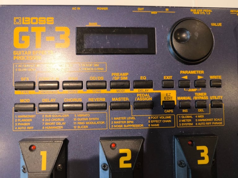 BOSS GT-3 Guitar Multi-Effects Processor with power supply