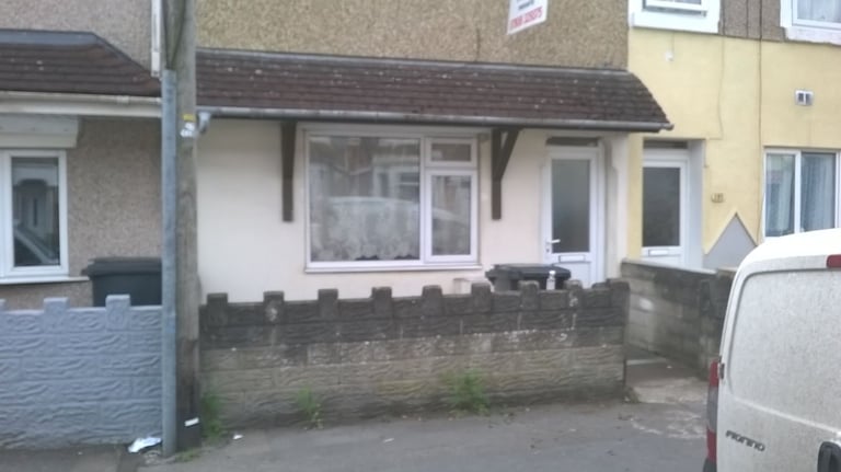 Double room to let rent  in central Swindon town home