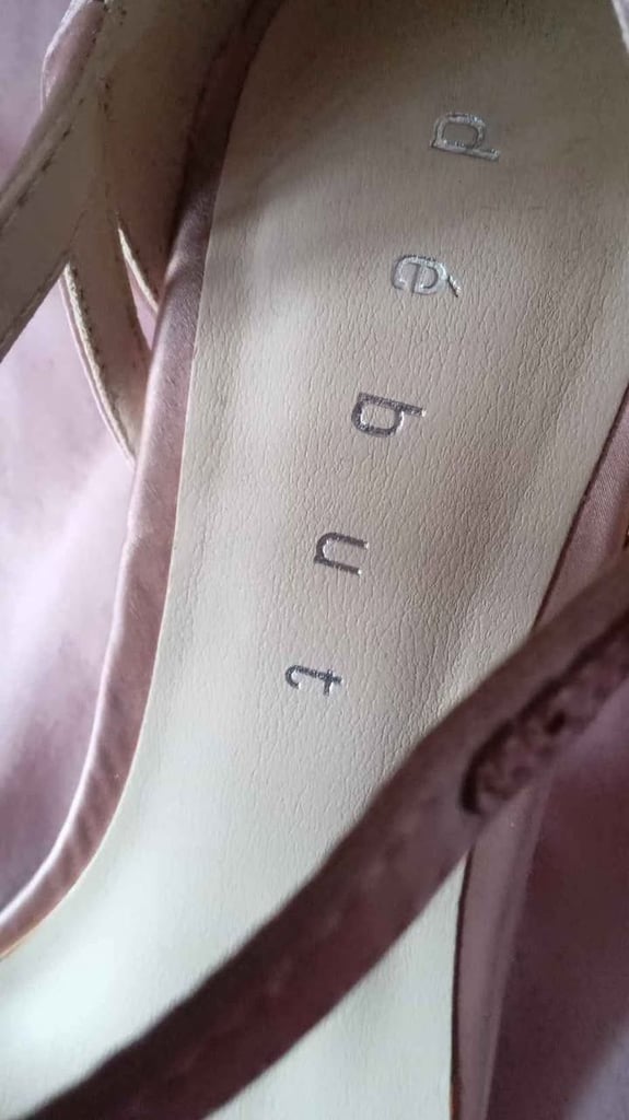 LADIES SATIN SHOES SIZE 5