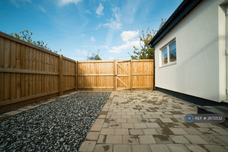 1 bedroom flat in Cathedral Road, Cardiff, CF11 (1 bed) (#2672532)