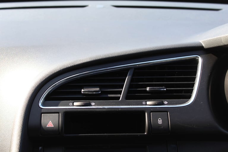 2015 Peugeot 3008 1.6 3008 Active e-HDi Semi-Auto 5dr SUV Diesel Automatic