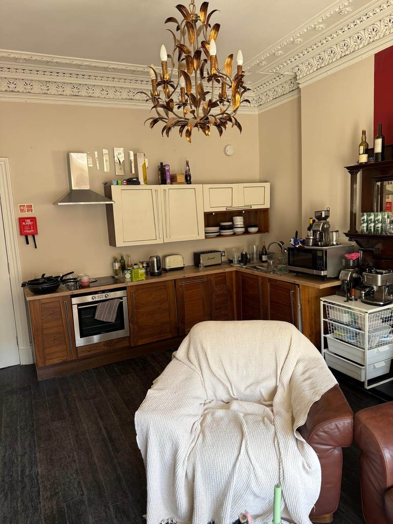 Room for rent in 4 bedroom HMO on Great Western Road