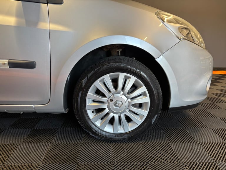 2010 Renault Clio 1.2 16V I-Music 3dr HATCHBACK Petrol Manual