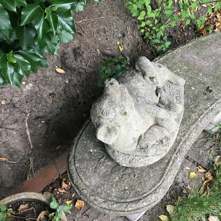 Heavy Concrete Pig and Four Piglets Garden Ornament.
