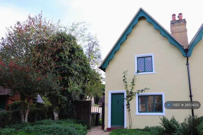 2 bedroom house in Church Cottages, Shere, Guildford, GU5 (2 bed) (#2653433)