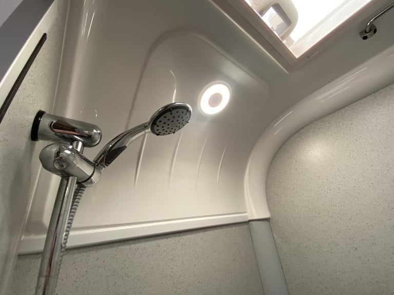 2018 BAILEY UNICORN VALENCIA 4 BERTH TOURING CARAVAN