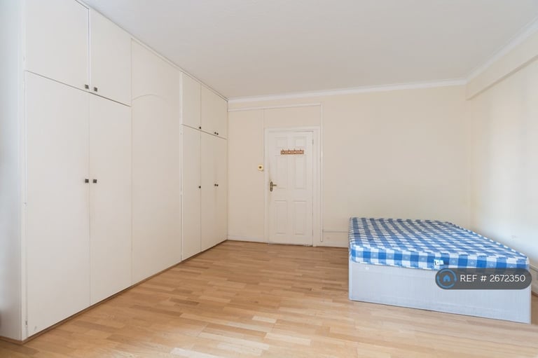 4 bedroom house in Imperial Square, London, SW6 (4 bed) (#2672350)