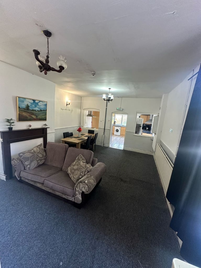 Friendly housemates, great location, Birmingham rooms £10/week service charge. 🫂