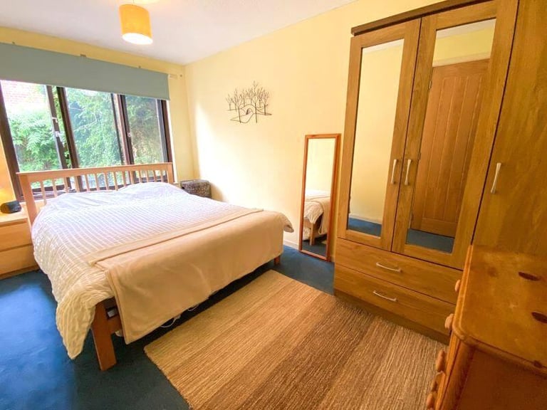 🌟 Bright and spacious room available in Seven Sisters