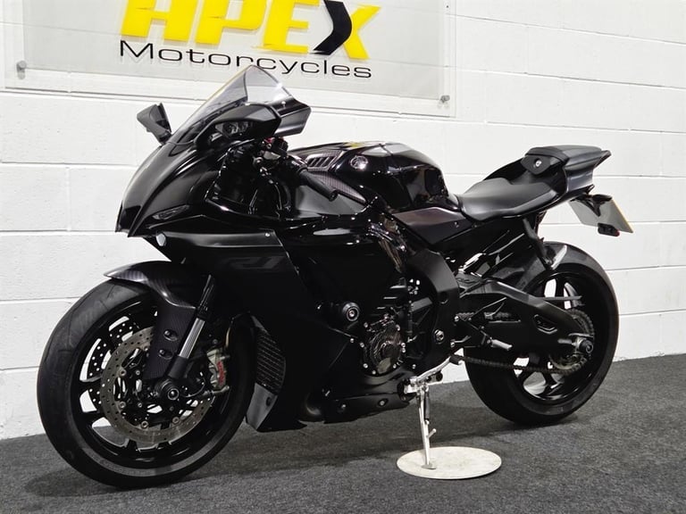 Yamaha R1 FULL SPARK EXHAUST! CARBON EXTRAS! LOVELY CONDITION! LOW