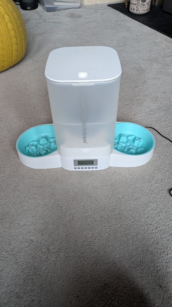 image for Automatic cat feeder for 2 cats