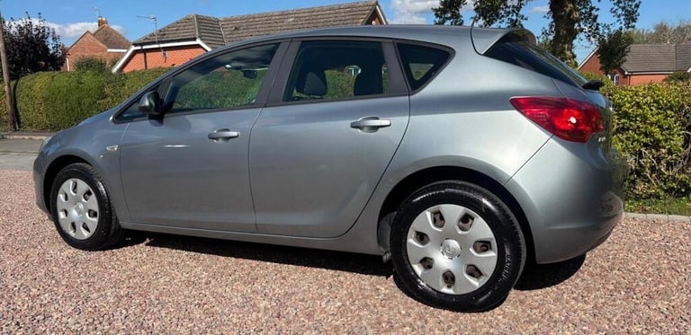 Vauxhall, ASTRA, Hatchback, 2011, Manual, 1598 (cc), 5 doors