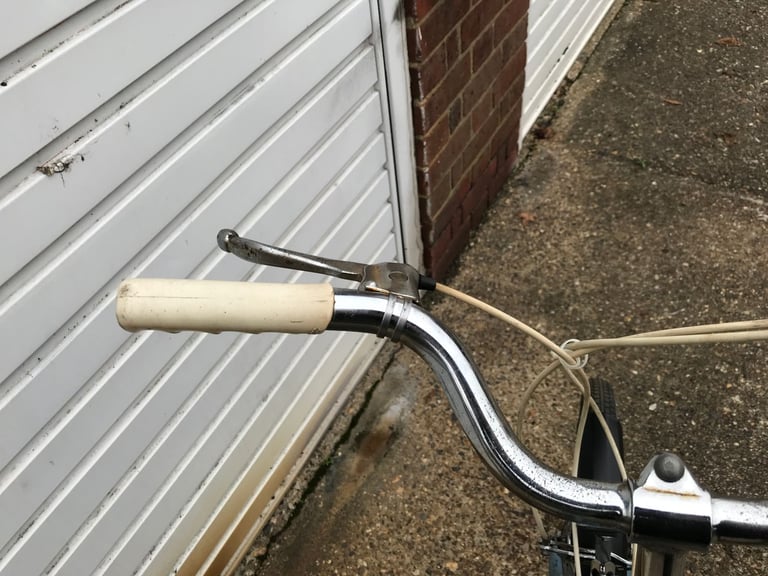 MAN OR LADYS BIKE RETRO SHABBY CHIC 20in wheels 3 gears  serviced  £70