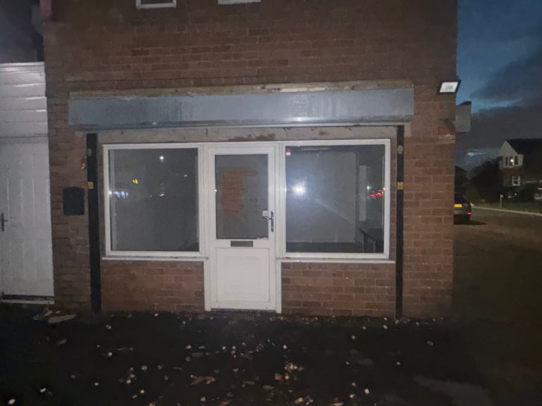 * Shop To Let in Shirley £750.00 PCM*