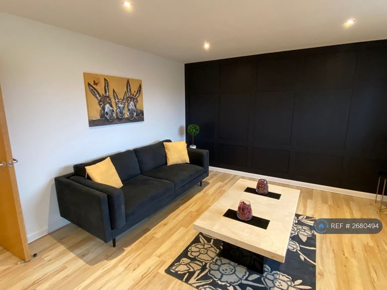 4 bedroom flat in Urquhart Road, Aberdeen, AB24 (4 bed) (#2680494)