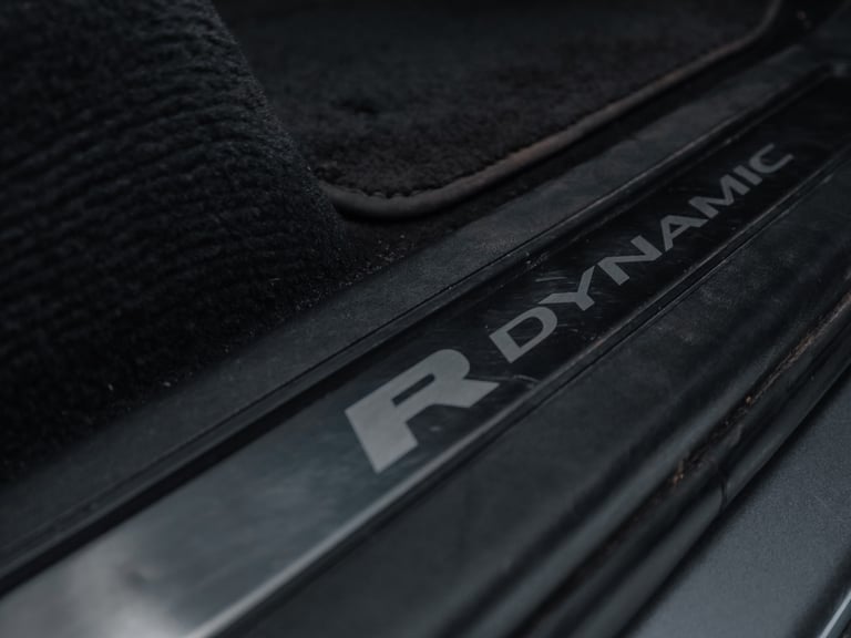 2021 Land Rover Discovery 3.0 D300 R-Dynamic HSE 5dr Auto Station Wagon Diesel Automatic