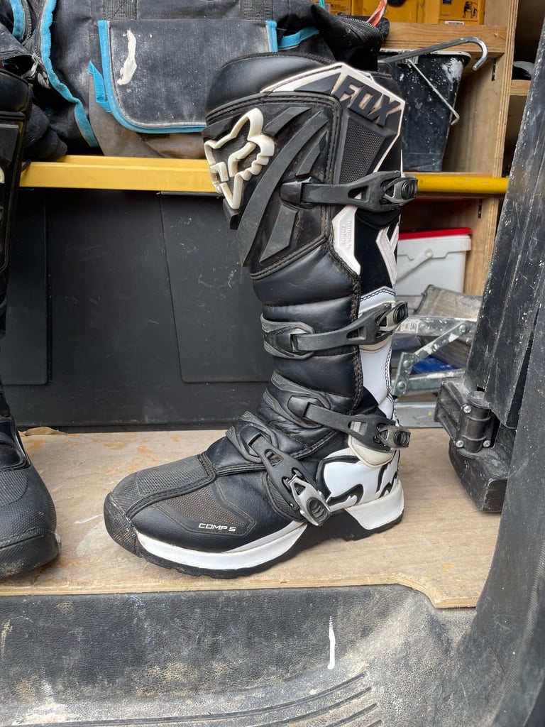 Motocross boots and body armour 