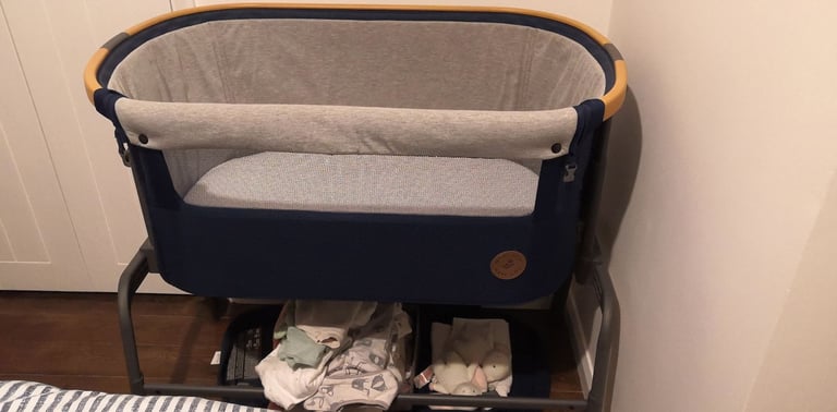 Maxi Cosi Iora next to me cot