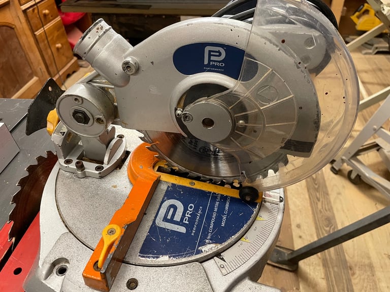 Tablesaw / mitre saw 