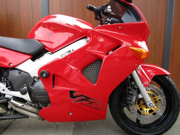 HONDA VFR 800 * LOW MILEAGE 12,000 * WITH BOX * AMAZING CONDITION *YEARS MOT *