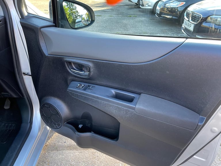 TOYOTA YARIS 1.3 Dual VVT-i Trend 2012