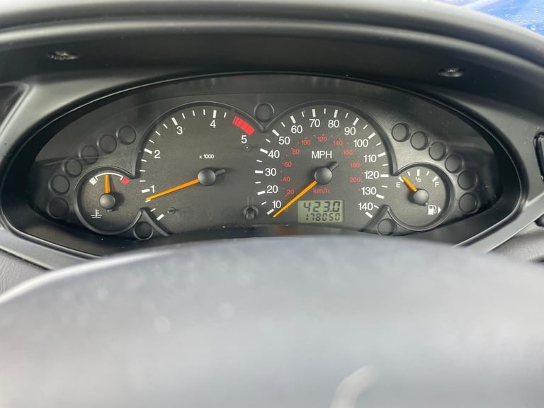 FORD FOCUS 1.6 ZETEC AUTOMATIC 04 REG BLUE 5 DOOR 11 MONTHS MOT LOW INSURANCE 36+MPG